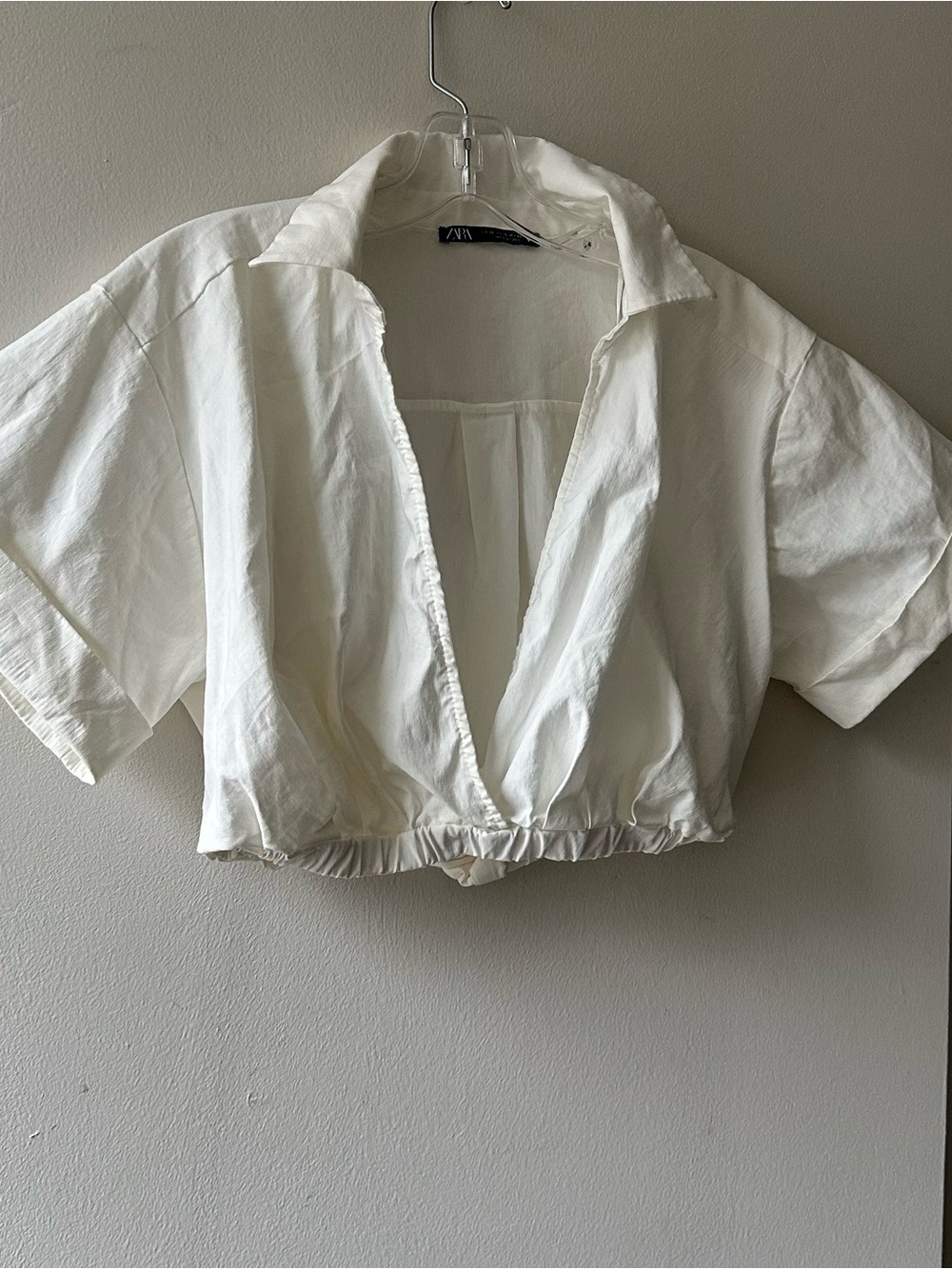 ZARA White Cropped Open-Front Blouse - XS
(fits like a S)